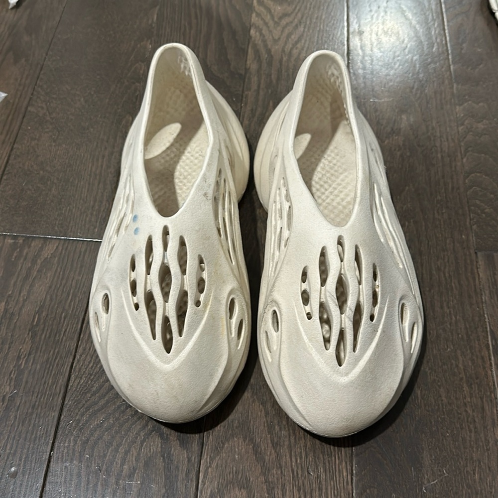 Yeezy foam runners